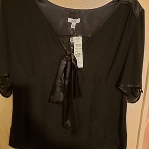 Cache solid black silk top with bow